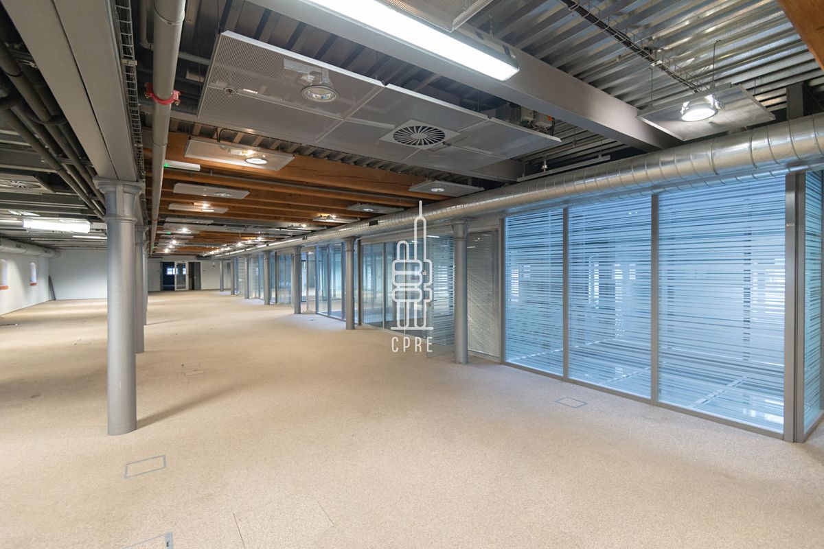 Pronájem kanceláře 950 m² – fotografie 2