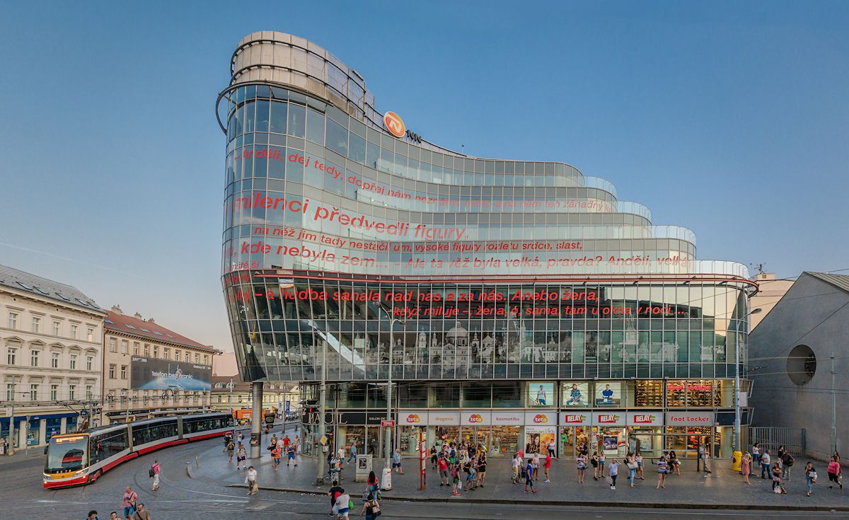 Pronájem kanceláře 750 m²