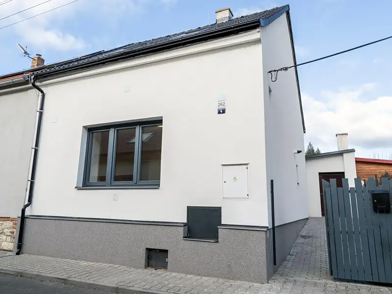 Prodej rodinného domu 98 m², pozemek 124 m², Jeneč – náhled fotky 1