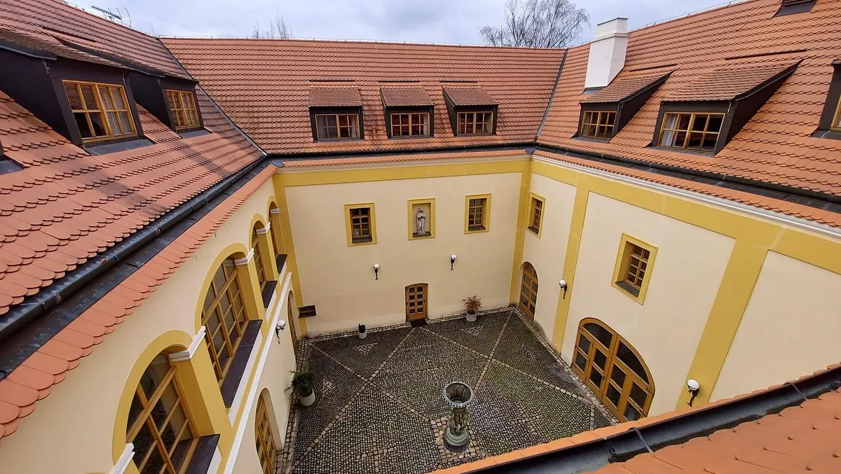 Prodej specifického typu nemovitosti 2500 m²