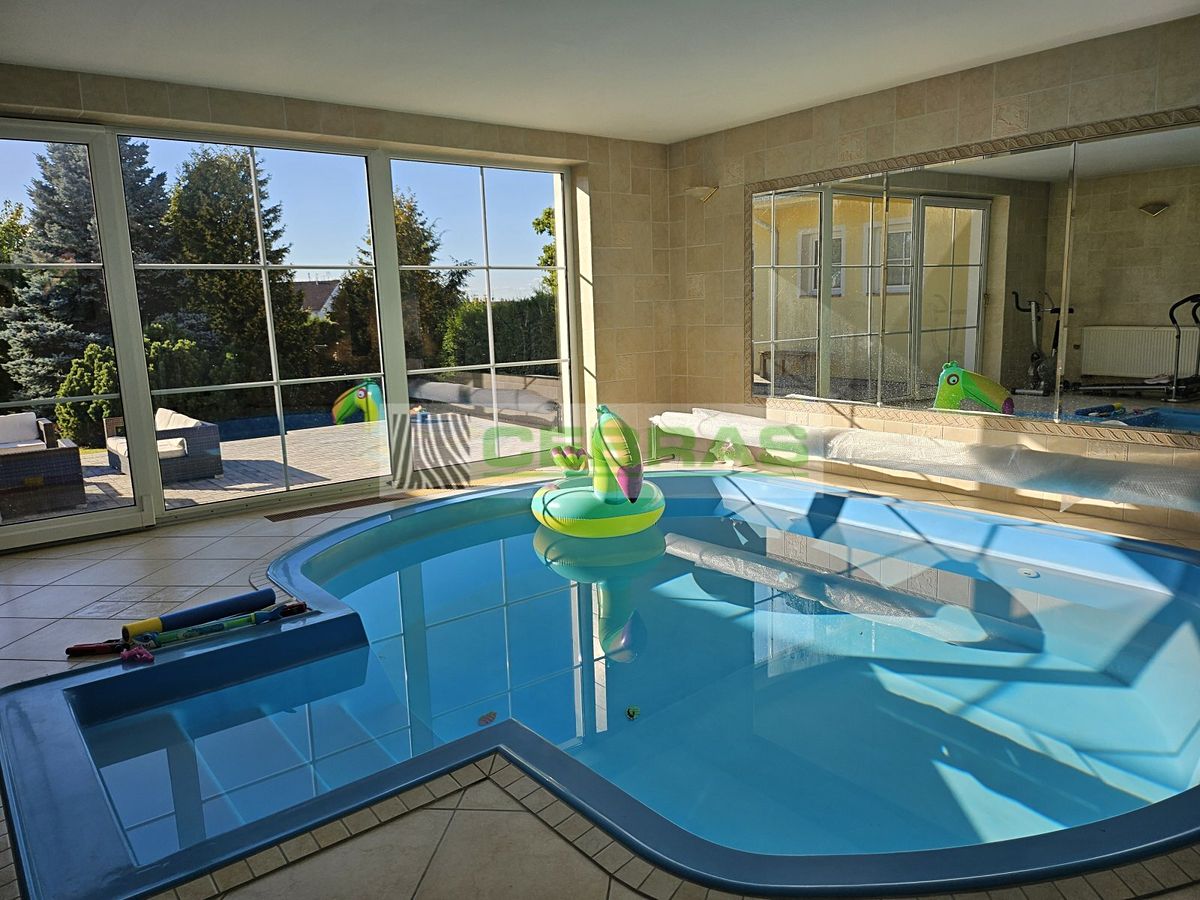 Prodej vily 500 m², pozemek 1734 m² – fotografie 3