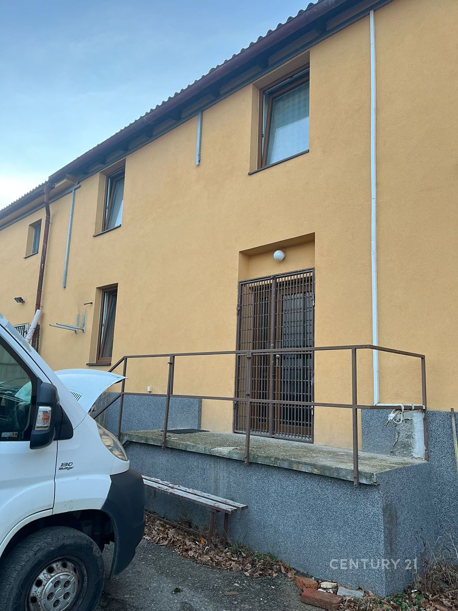 Pronájem komerční nemovitosti 233 m²