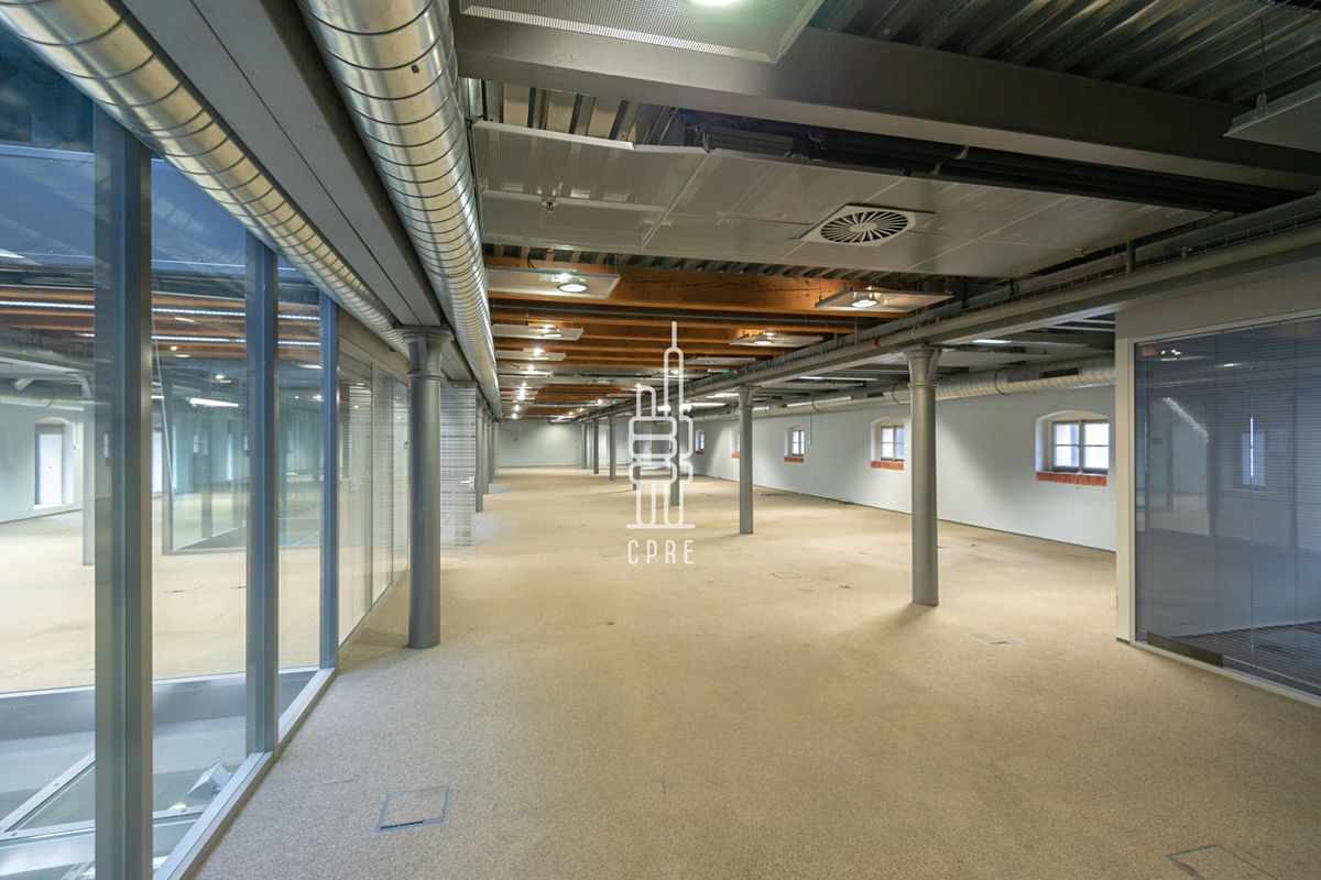 Pronájem kanceláře 600 m² – fotografie 2