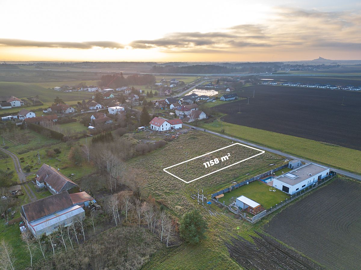 Prodej stavebního pozemku 1158 m² – fotografie 2