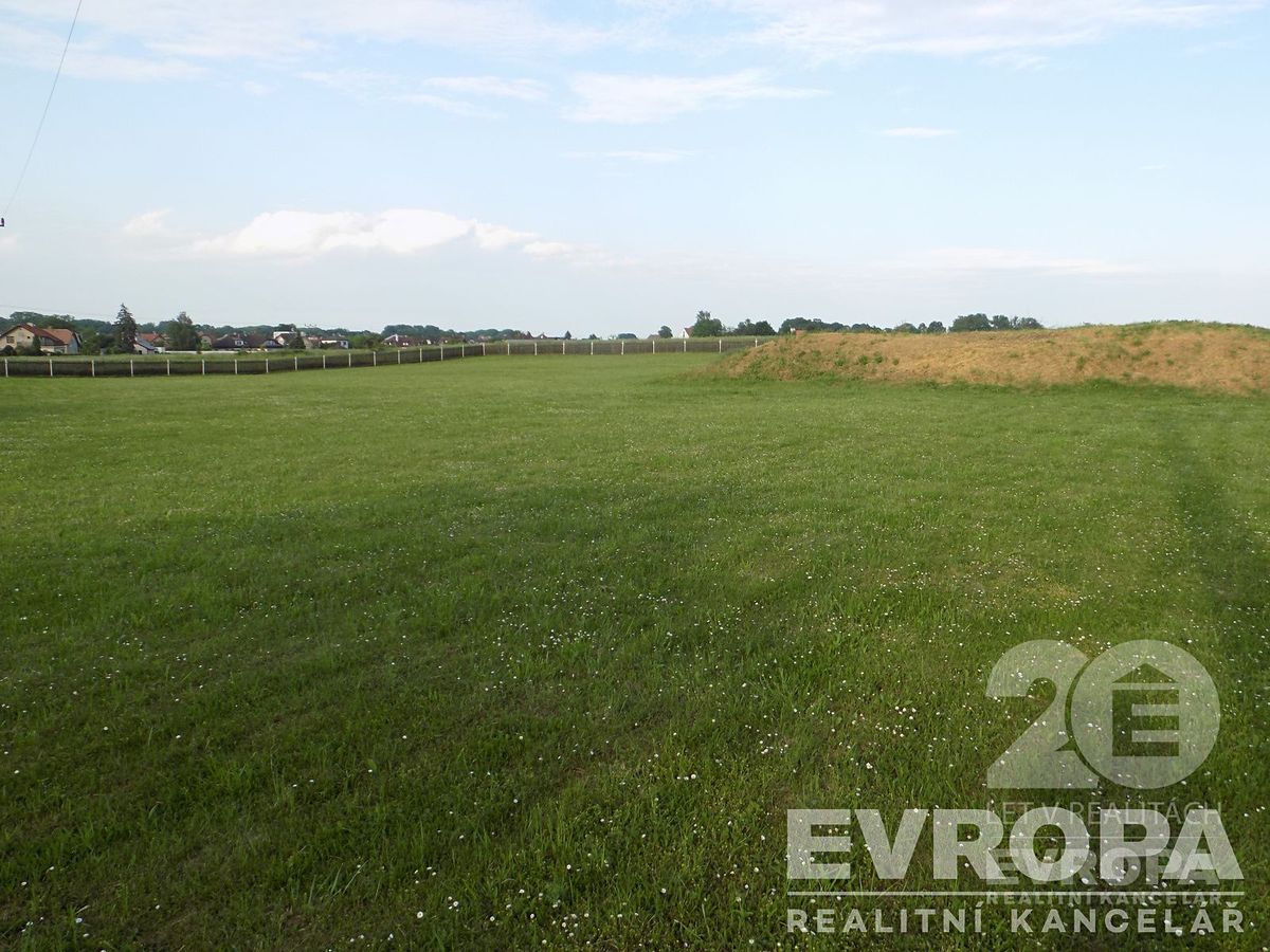 Prodej stavebního pozemku 6736 m²