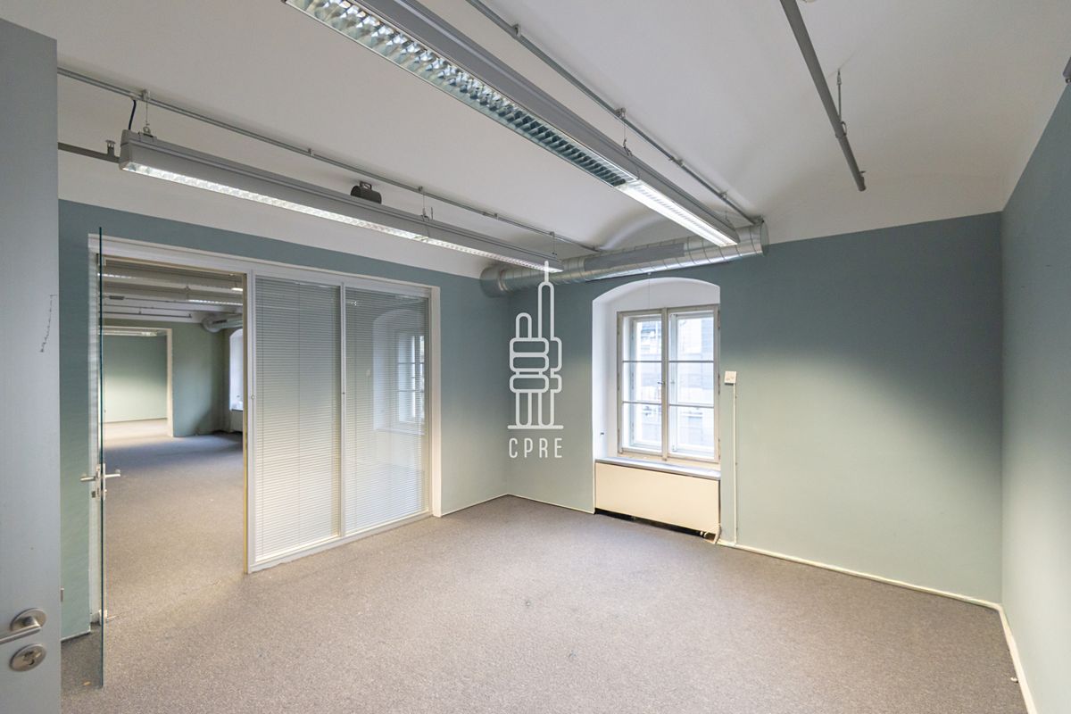 Pronájem kanceláře 350 m² – fotografie 2