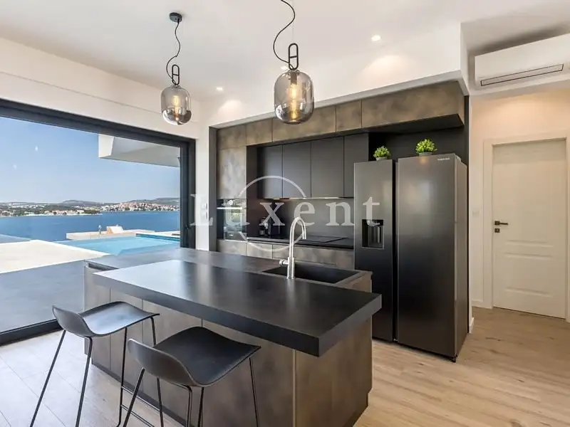 Prodej rodinného domu 270 m², pozemek 550 m², Rogoznica – náhled fotky 2