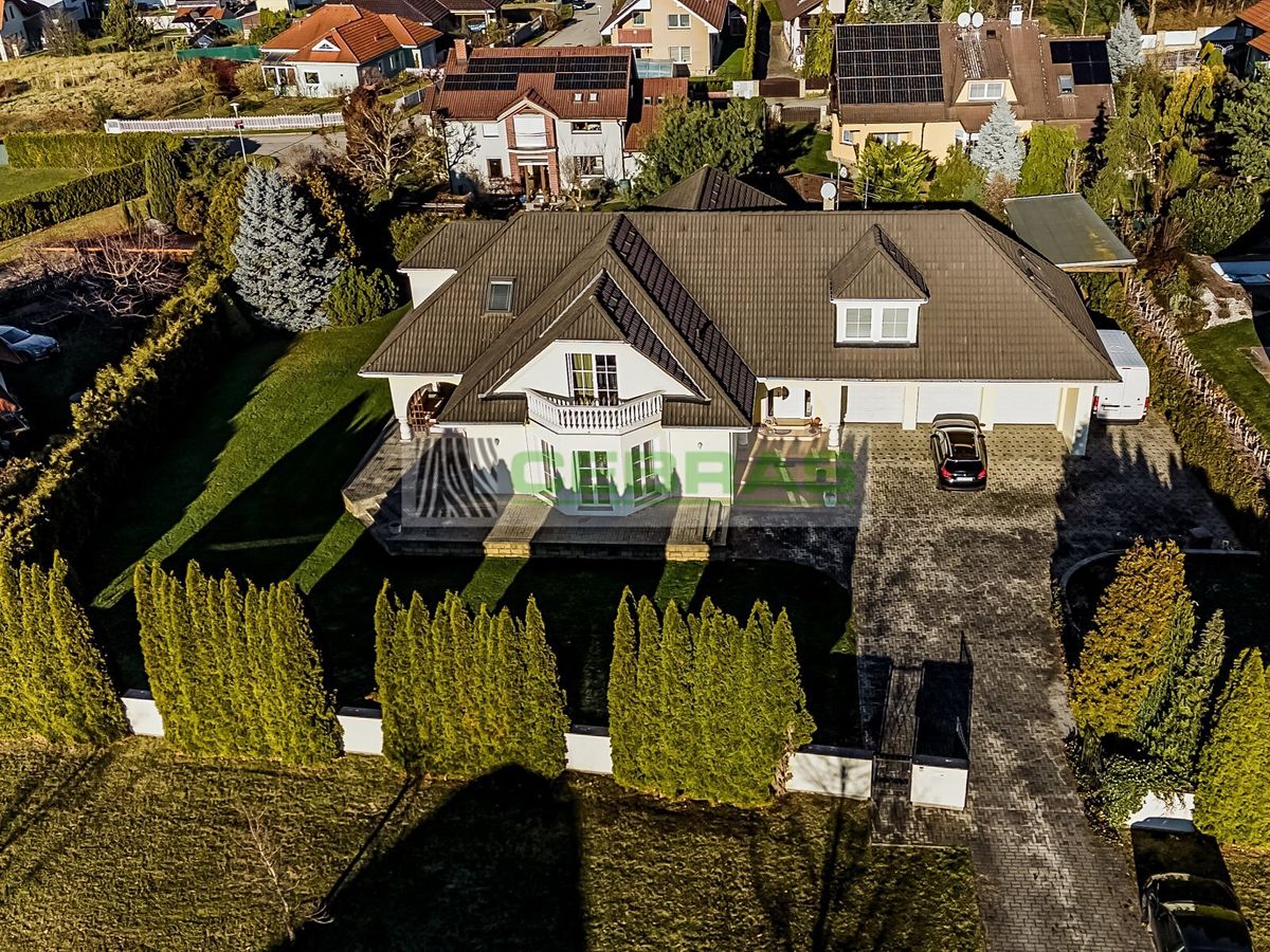 Prodej vily 500 m², pozemek 1734 m² – fotografie 2