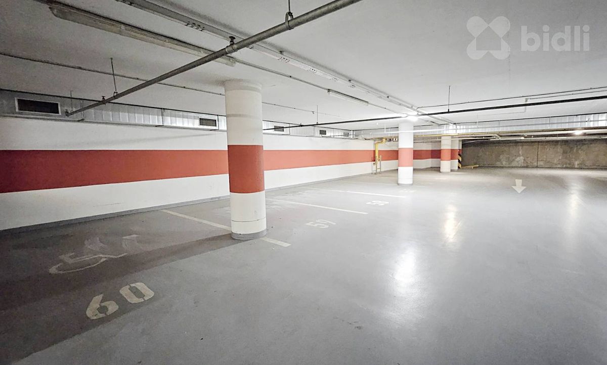 Pronájem garážového stání 14 m² – fotografie 3