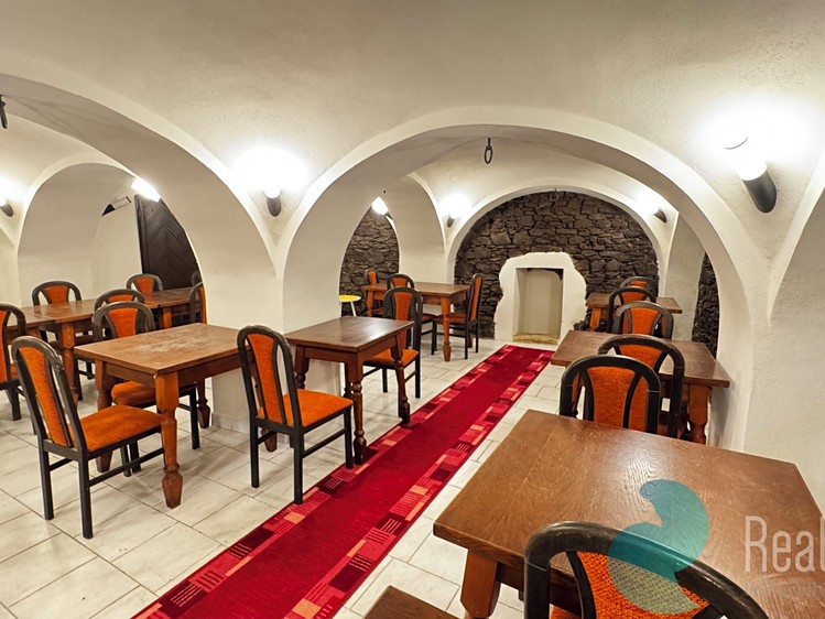 Комерційне приміщення в оренду, 200 м² (1 з 11)