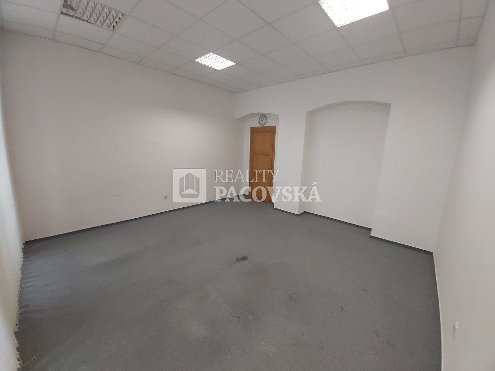 Pronájem kanceláře 51 m² – fotografie 3