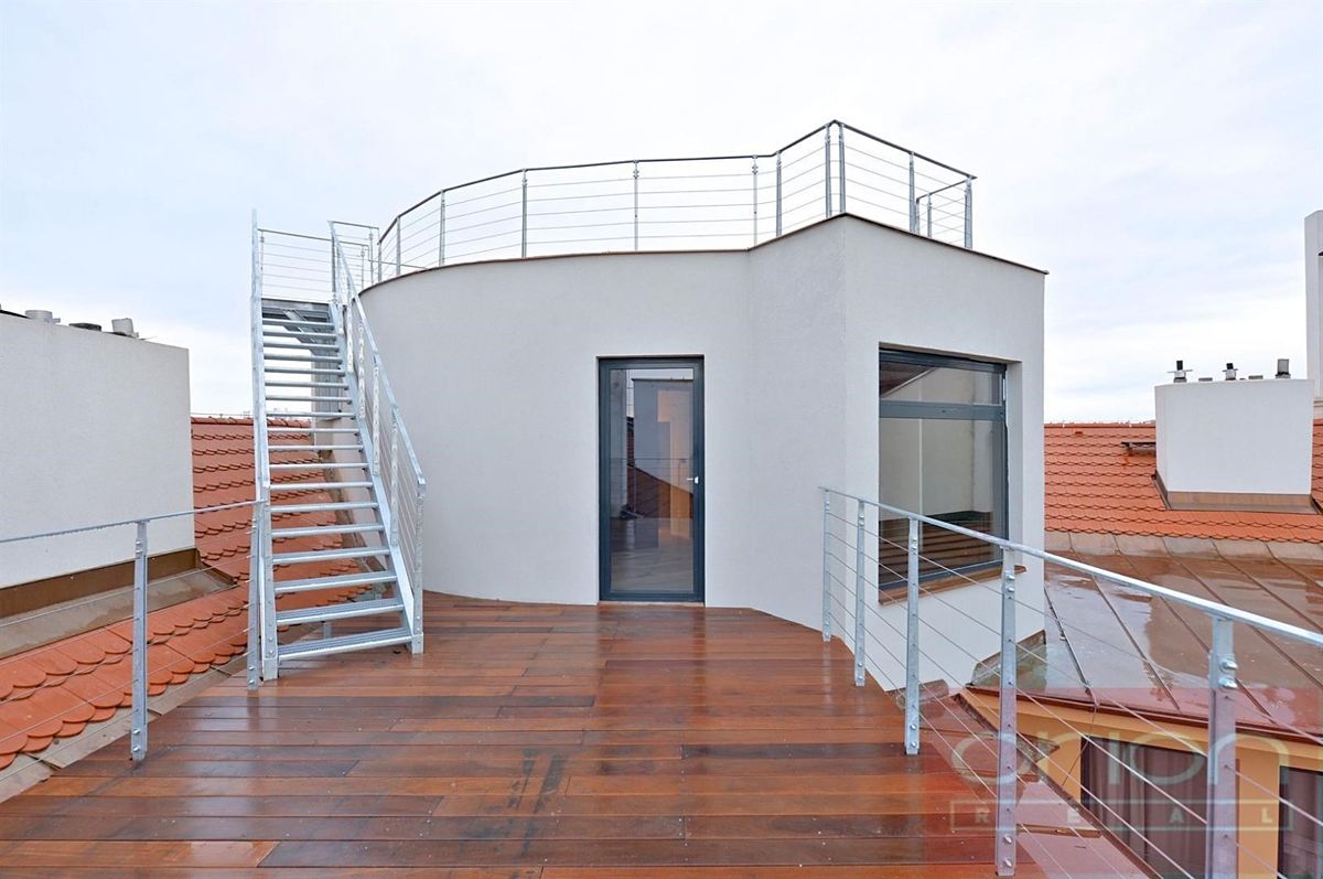 Pronájem bytu 2+kk 60 m², Praha – fotka 1 z 3