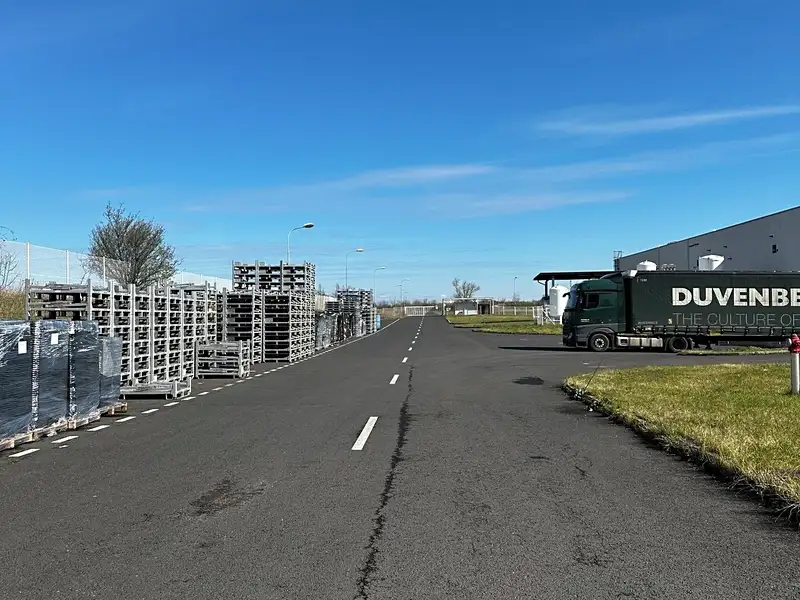 Pronájem skladového prostoru 10000 m², Velemyšleves – náhled fotky 3