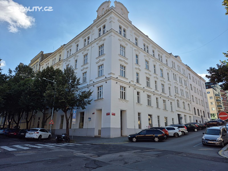 Pronájem kanceláře 130 m², Praha