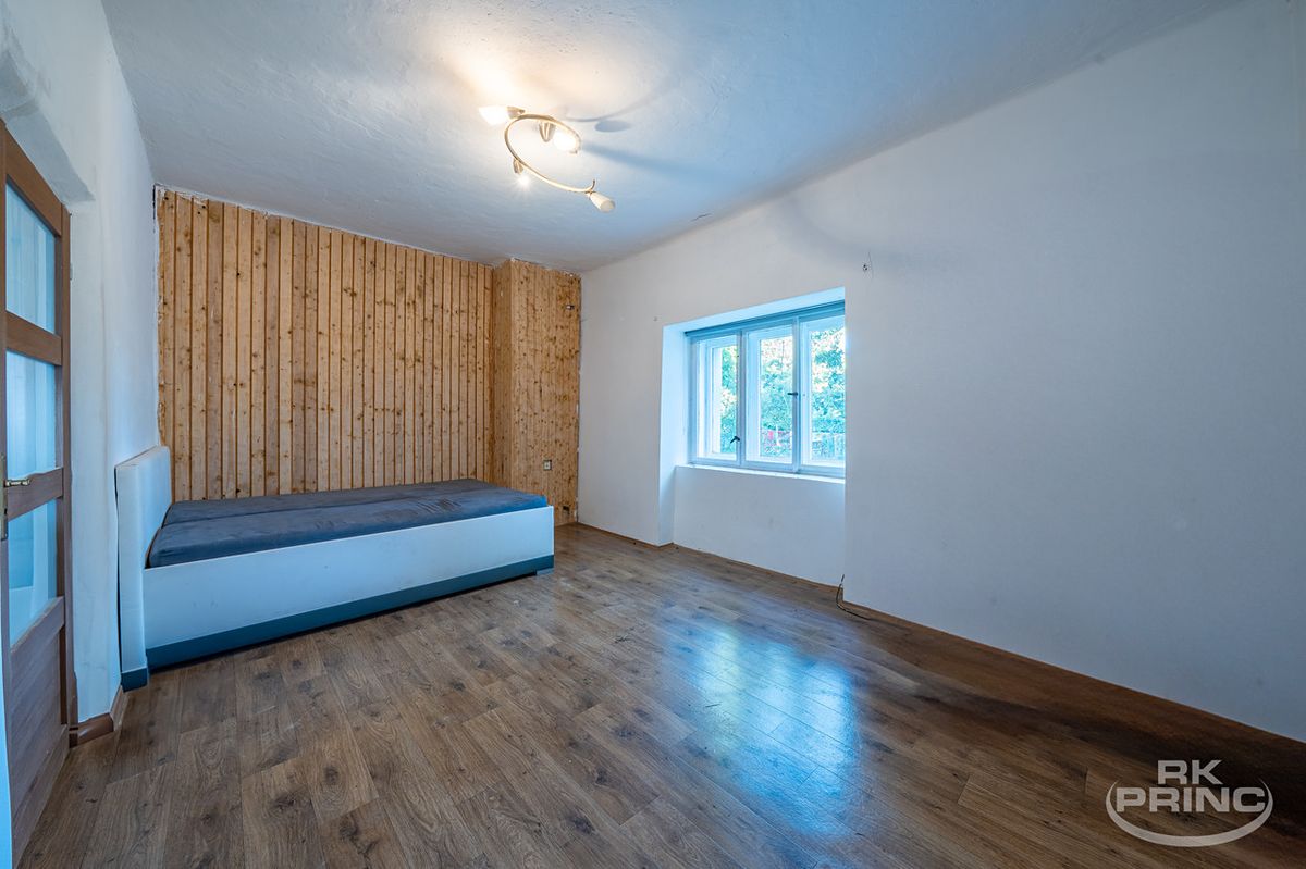 Prodej rodinného domu 400 m², pozemek 1673 m² – fotografie 2