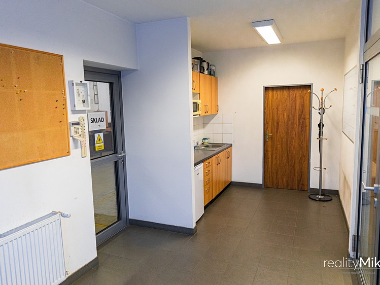 Prodej komerčního prostoru, 3 613 m² (85 z 99)