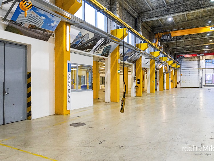 Prodej komerčního prostoru, 3 613 m² (57 z 99)