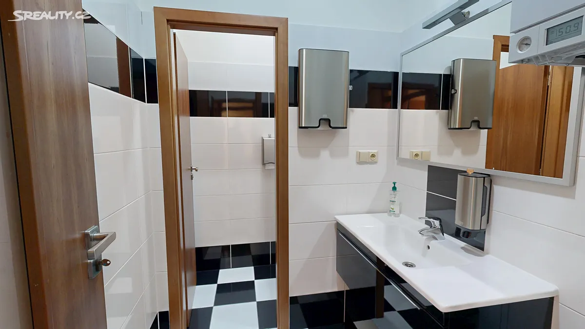 Pronájem kanceláře 67 m² – pohled 3