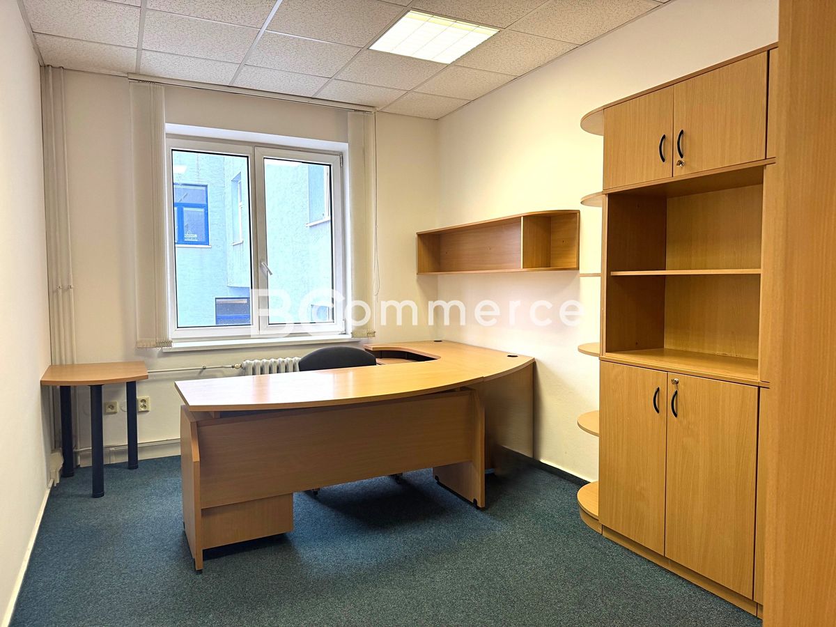 Pronájem kanceláře 42 m² – fotografie 3