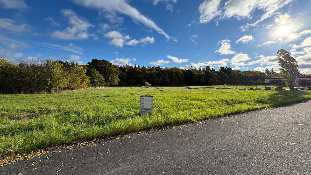 Prodej stavebního pozemku 2038 m² – fotografie 3