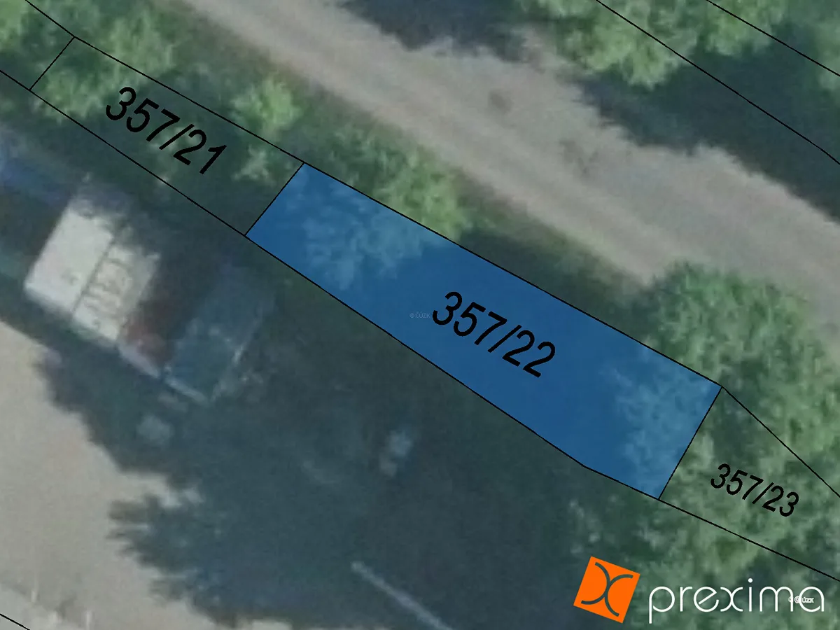 Prodej podílu 1/4 pozemku 734 m²