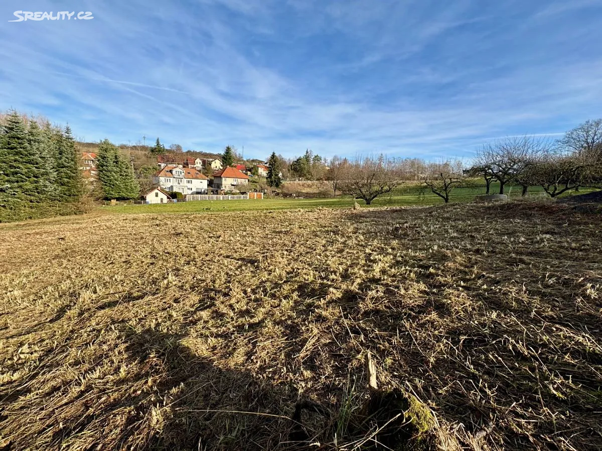Prodej stavebního pozemku 986 m² – pohled 2