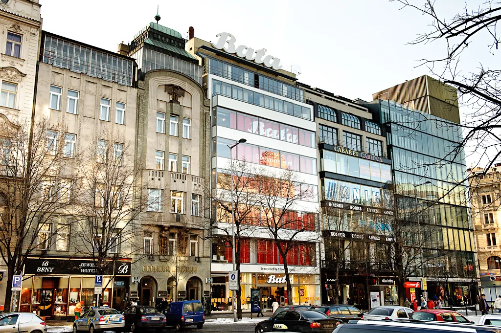 Pronájem kanceláře 600 m²