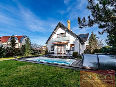 Pronájem rodinného domu 253 m², pozemek 900 m²