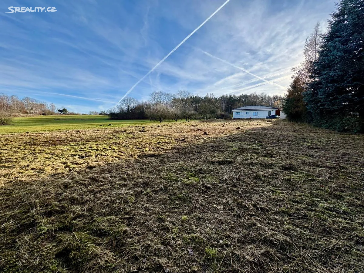 Prodej stavebního pozemku 986 m² – pohled 4