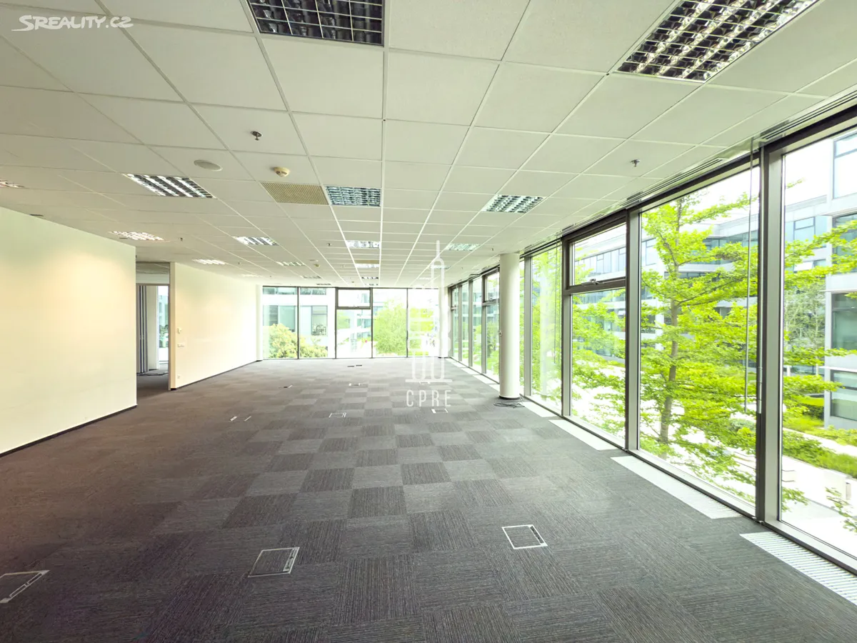 Pronájem kanceláře 1033 m² – pohled 2