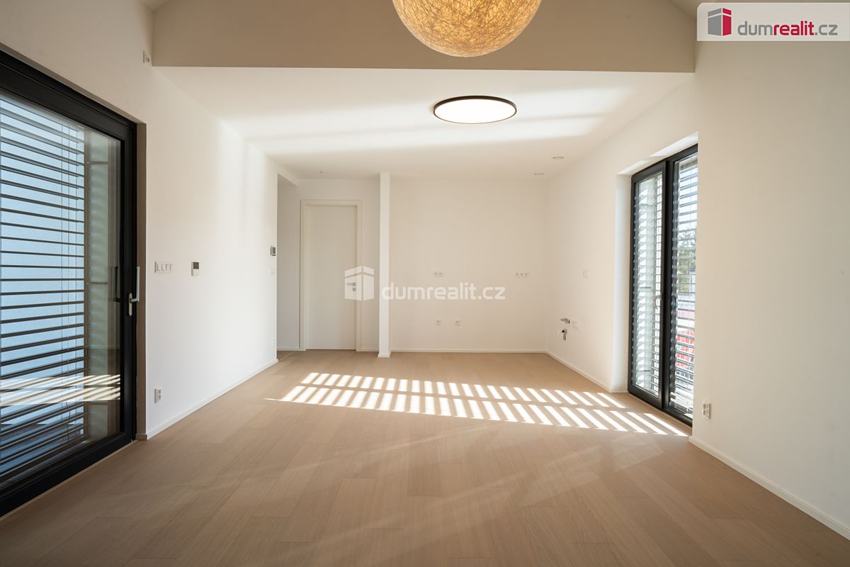 Prodej rodinného domu 135 m², pozemek 658 m² – fotografie 4