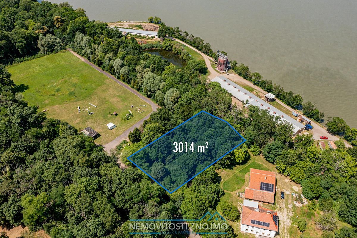 Prodej stavebního pozemku 3014 m², Jaroslavice – fotka 1 z 3