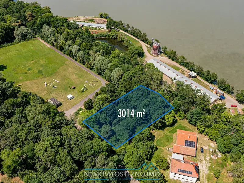 Prodej stavebního pozemku 3014 m², Jaroslavice – náhled fotky 1