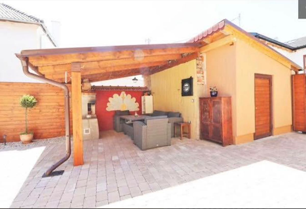 Prodej rodinného domu 180 m², pozemek 371 m² – fotografie 3