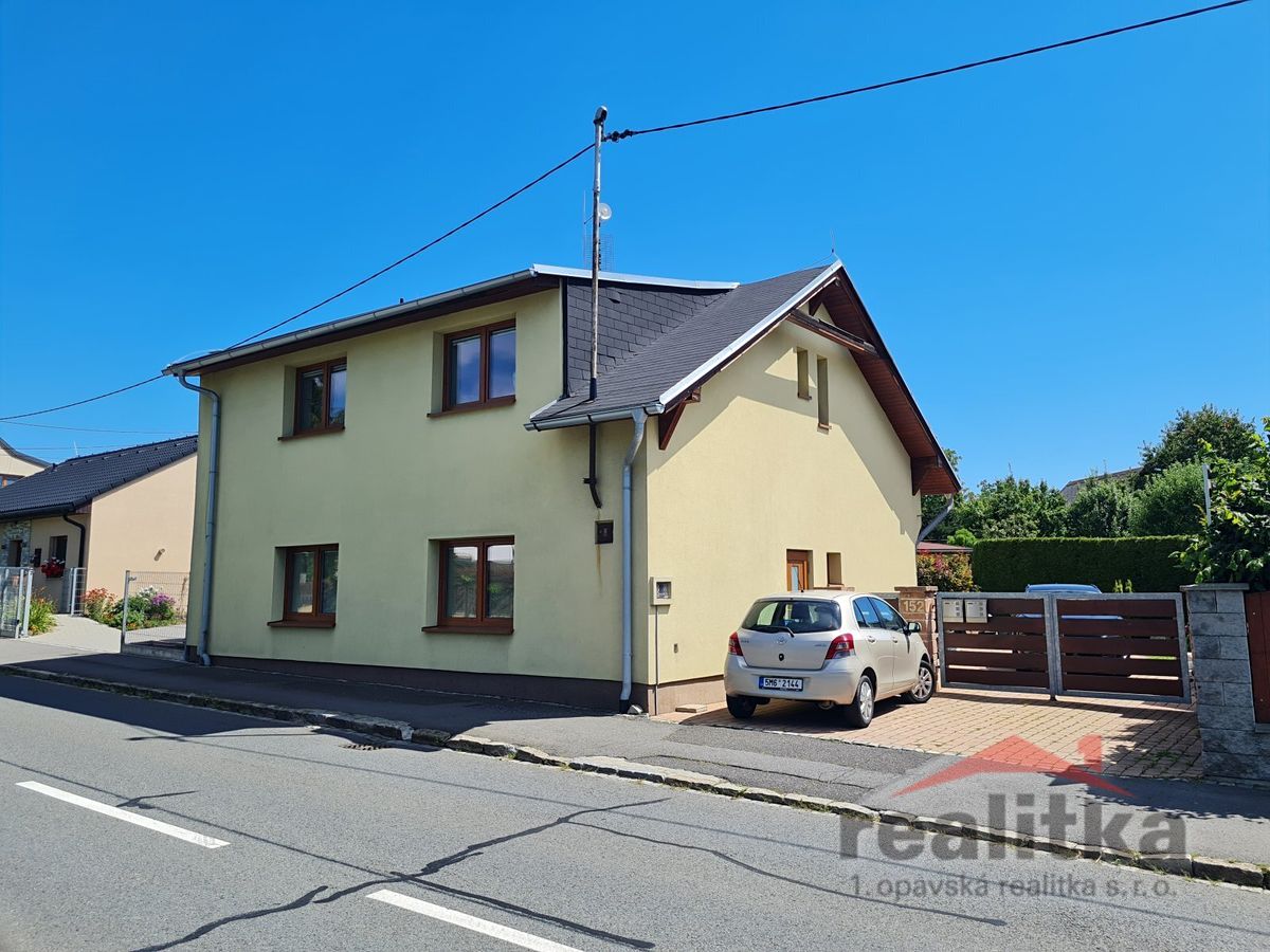 Prodej rodinného domu 334 m², pozemek 533 m² – fotografie 2