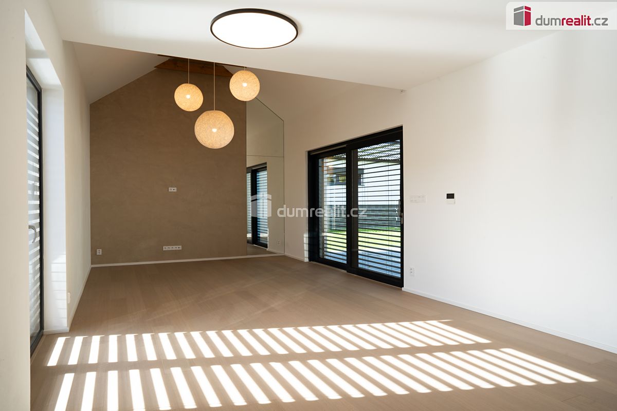 Prodej rodinného domu 135 m², pozemek 658 m² – fotografie 5