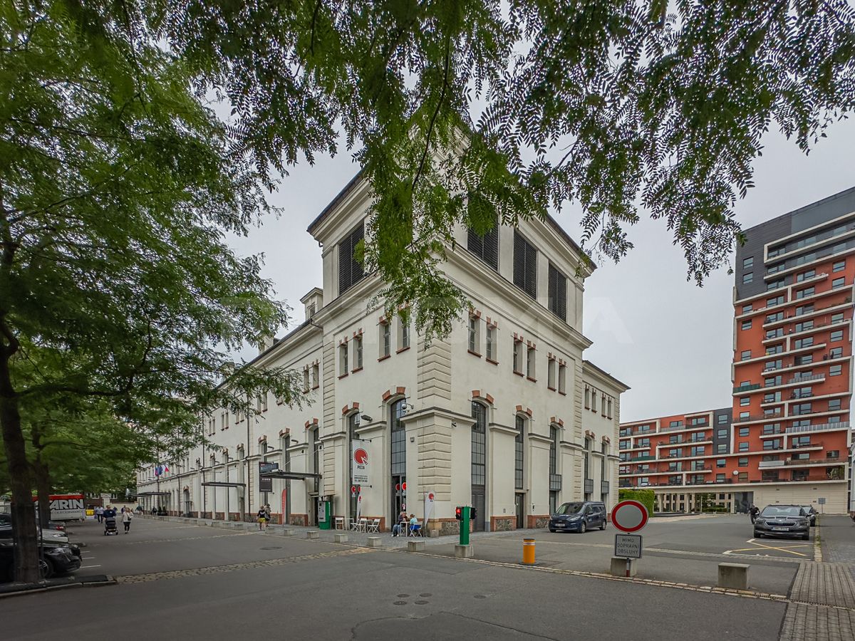 Pronájem kanceláře 350 m²