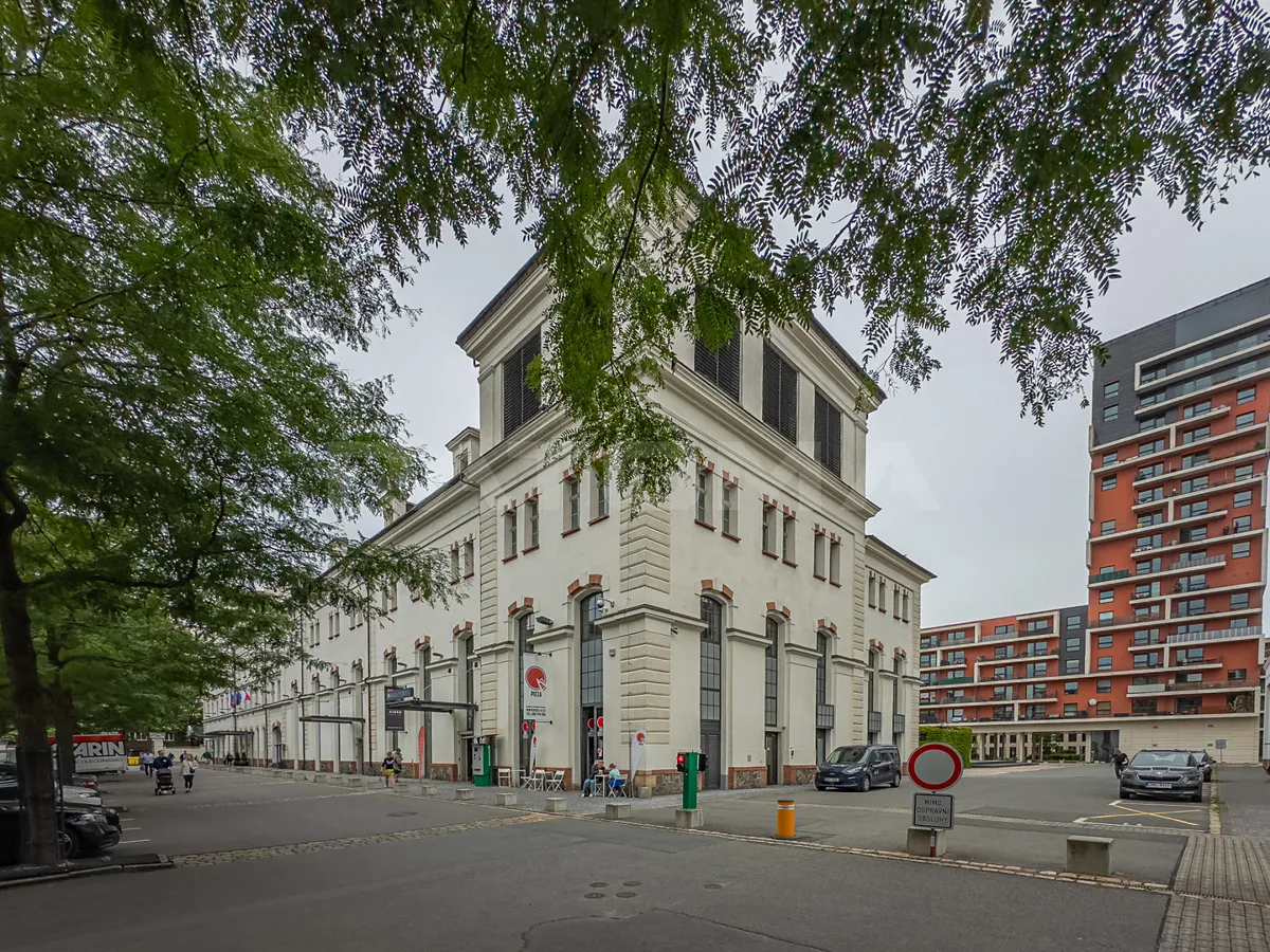 Pronájem kanceláře 350 m²