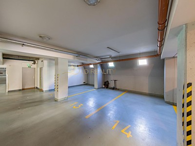 Pronájem garážového stání 12 m²