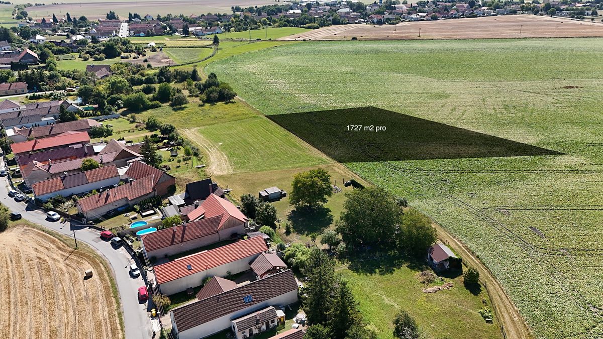 Prodej stavebního pozemku 3815 m², Běrunice – fotka 1 z 3