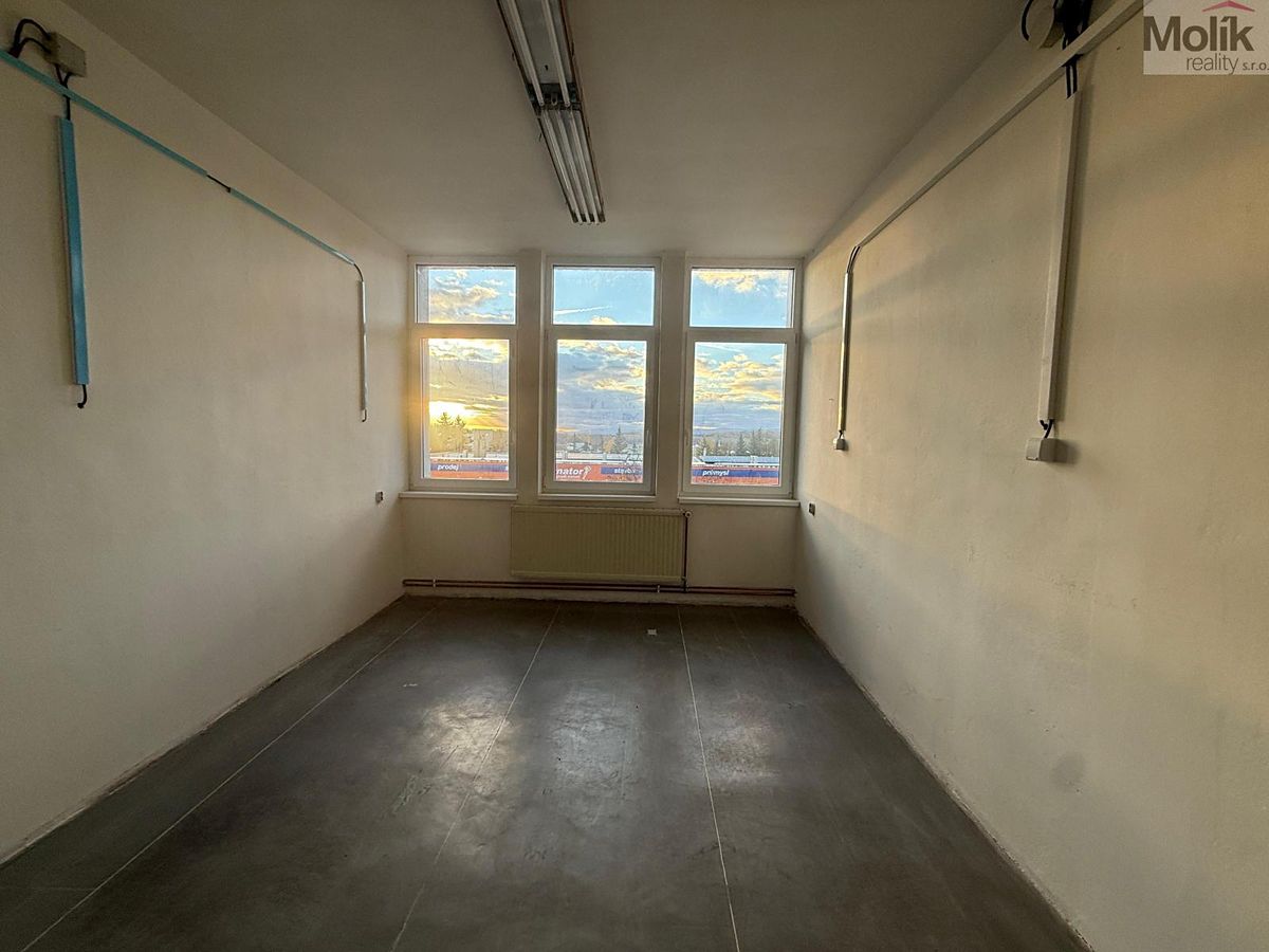 Pronájem kanceláře 154 m² – fotografie 3