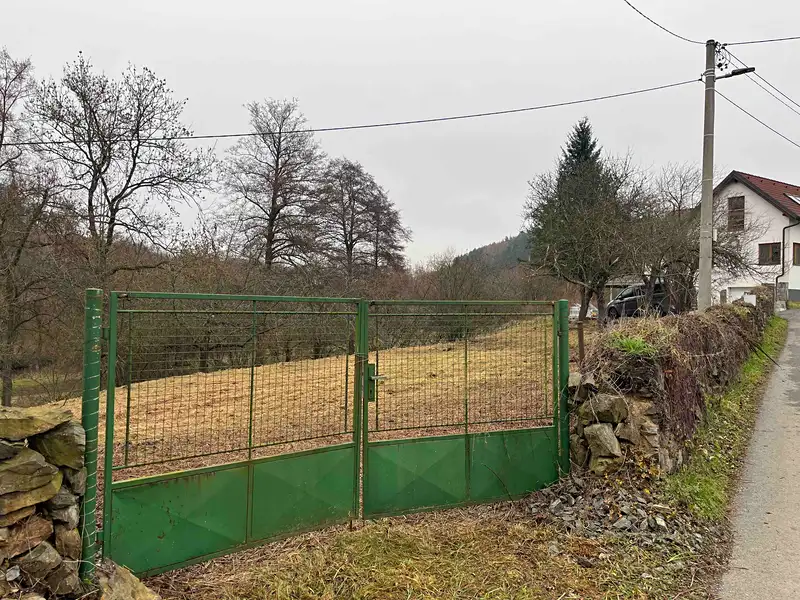 Prodej stavebního pozemku 700 m², Chrást – náhled fotky 1