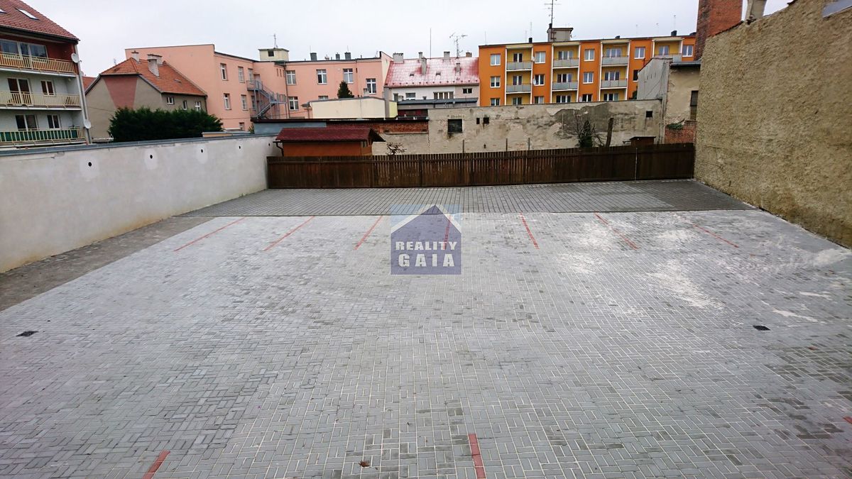 Pronájem garážového stání 18 m² – fotografie 2
