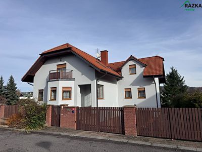 Prodej rodinného domu 334 m², pozemek 893 m²