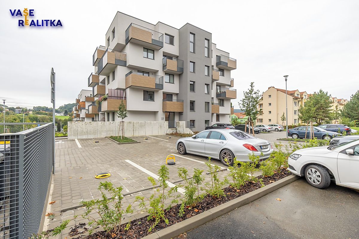 Pronájem garážového stání 12 m²