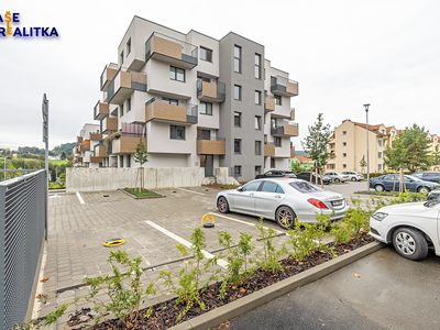 Pronájem garážového stání 12 m²