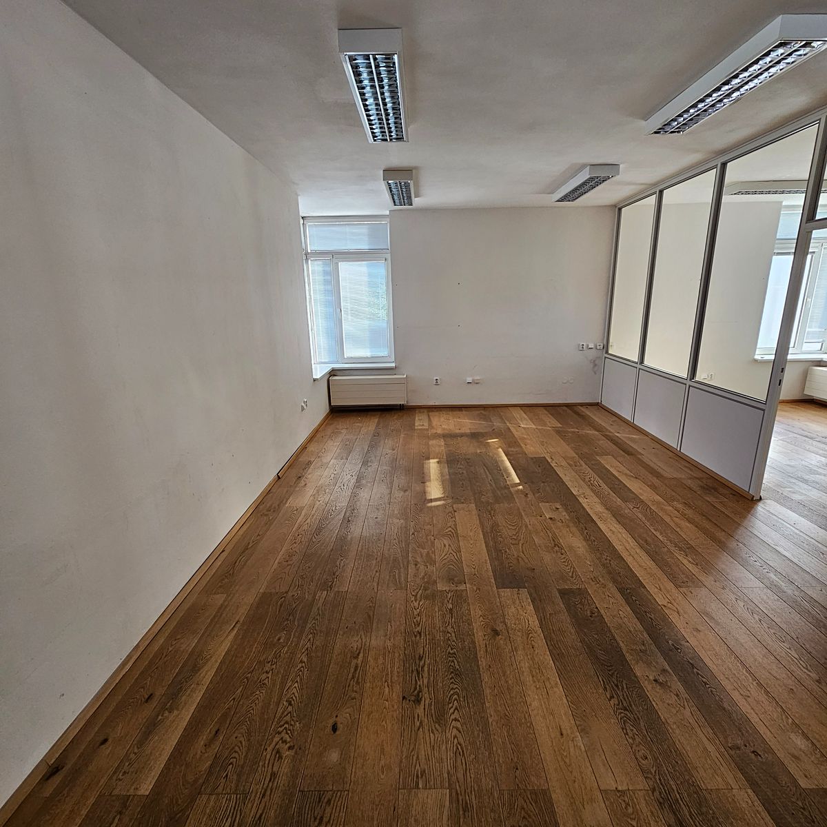 Prodej kanceláře 403 m² – fotografie 2