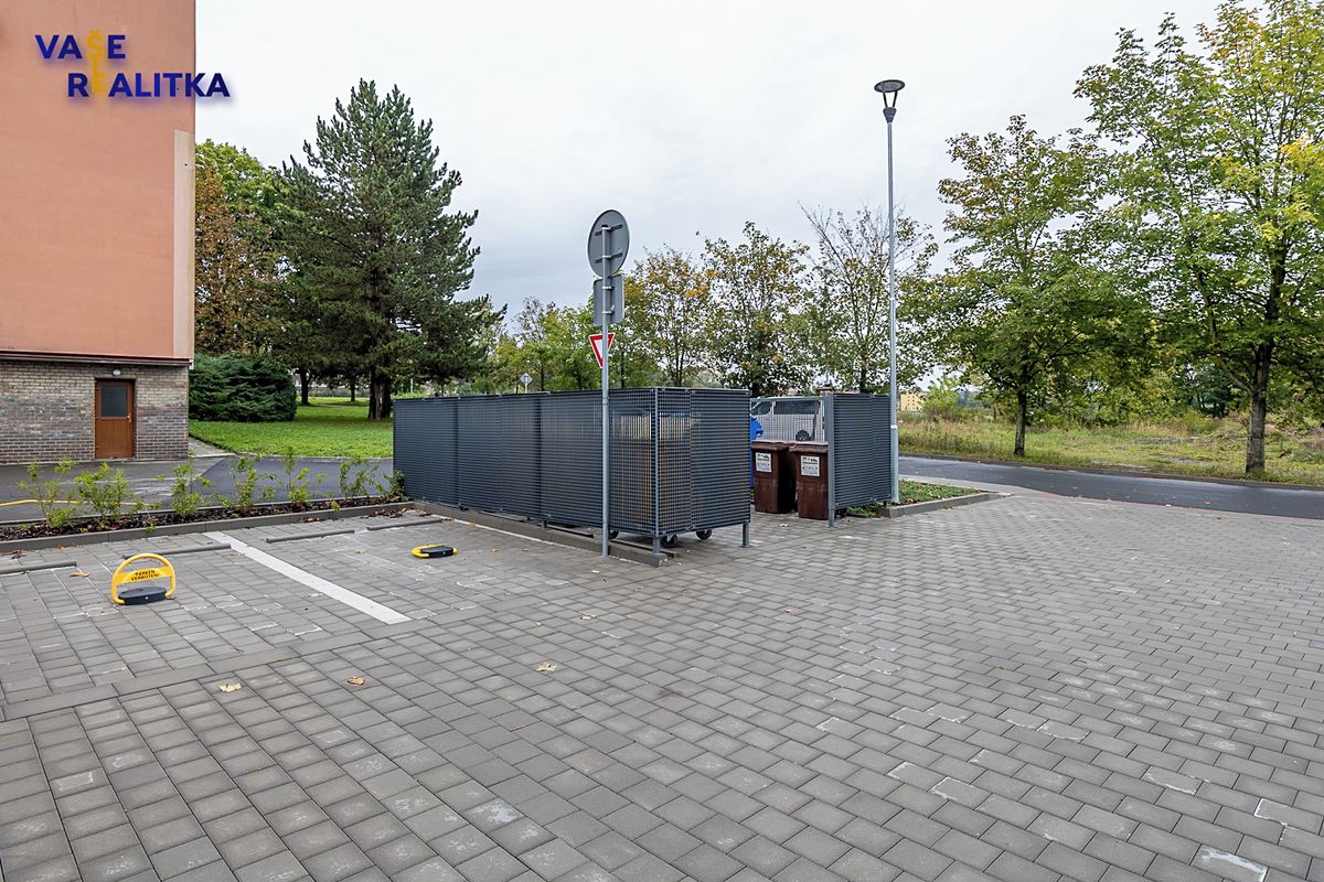 Pronájem garážového stání 12 m² – fotografie 2