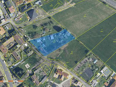 Prodej stavebního pozemku 2417 m²