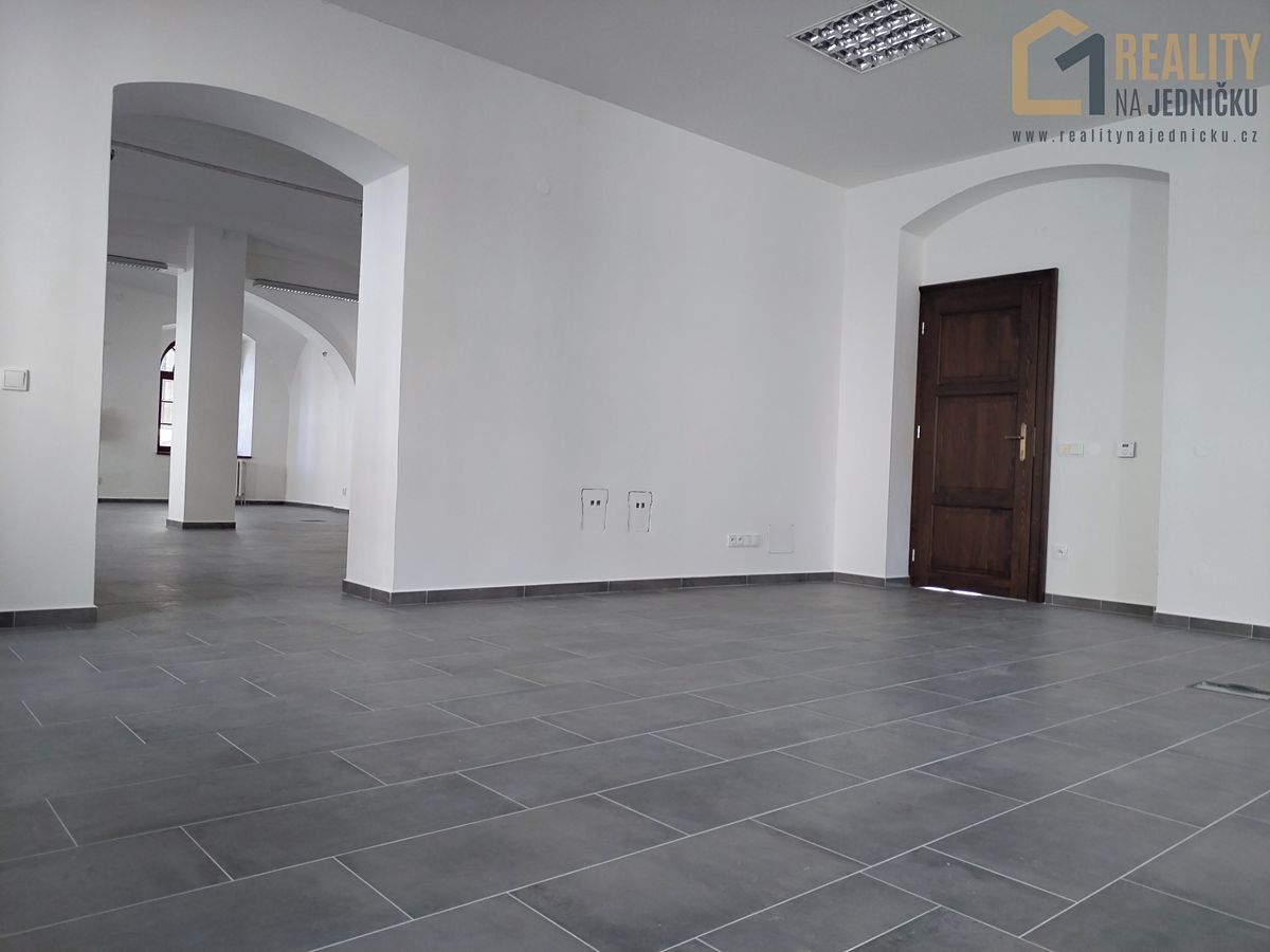 Pronájem obchodního prostoru 106 m² – fotografie 3